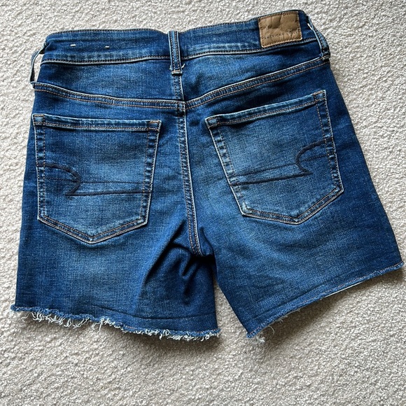 American eagle , super stretch demin shorts, size2 - Picture 4 of 7